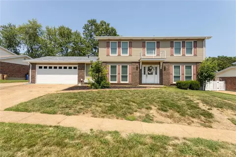 2975 Spring Water Dr, Saint Louis, MO 63129