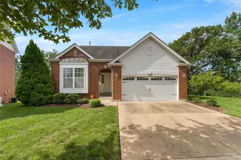 8942 Hilltop Manor Dr, Olivette, MO 63132