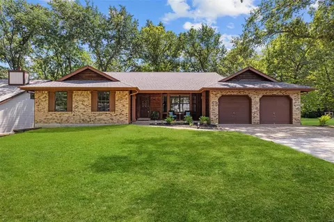 17 Provence Dr, Lake Saint Louis, MO 63367