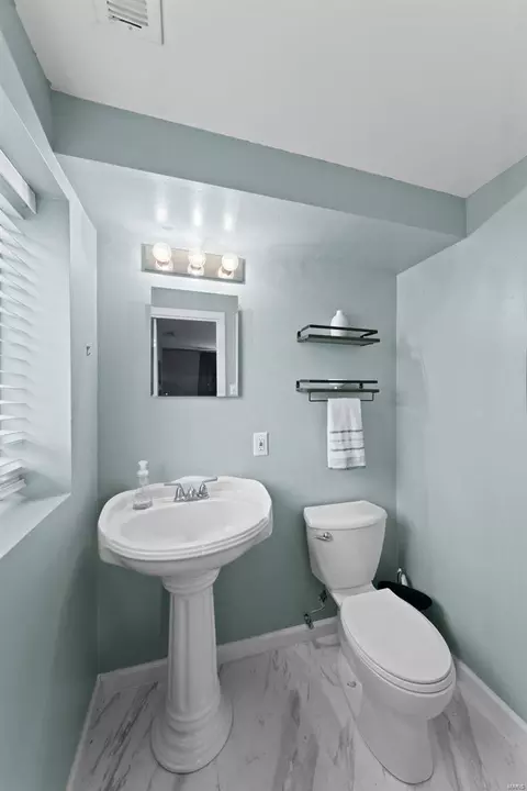 Bath - 3821 Fee Fee Rd, Bridgeton, MO 63044 photo 4 of 4