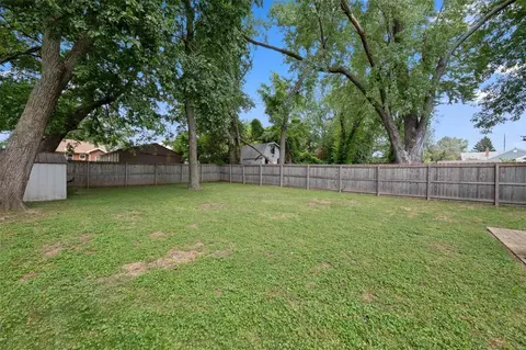Exterior - 3821 Fee Fee Rd, Bridgeton, MO 63044 photo 6 of 7