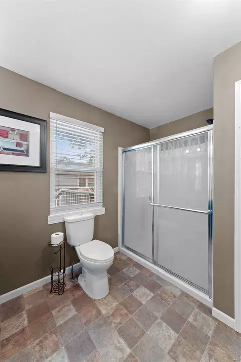 Bath - 3821 Fee Fee Rd, Bridgeton, MO 63044 photo 2 of 4