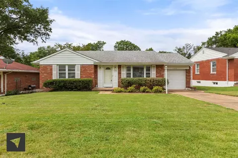 1140 Wentworth Dr, Saint Louis, MO 63137