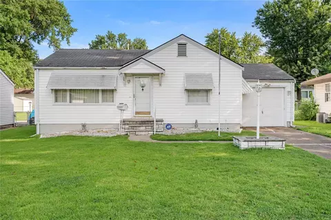 1509 Attica Dr, Saint Louis, MO 63137