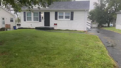 6817 Larry Ln, Saint Louis, MO 63134