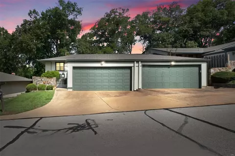 763 Knickerbacker Dr, Manchester, MO 63021