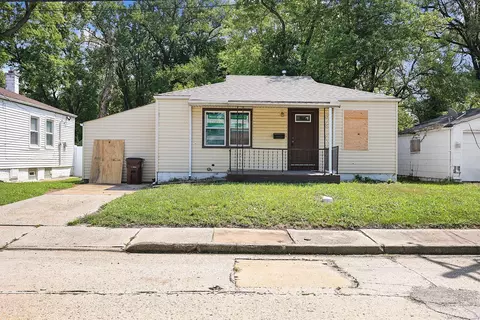 458 Plaza Ave, Saint Louis, MO 63135