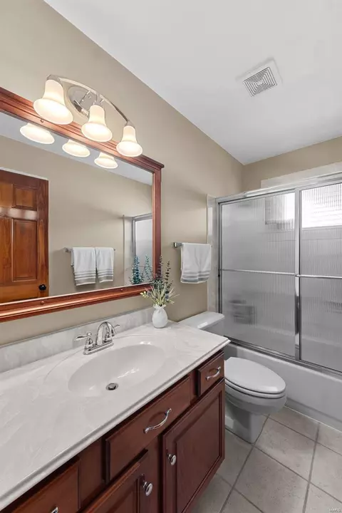 Bath - 16014 Forest Valley Dr, Ballwin, MO 63021 photo 5 of 6