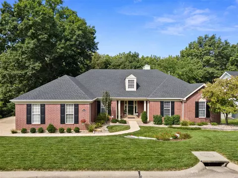 16014 Forest Valley Dr, Ballwin, MO 63021