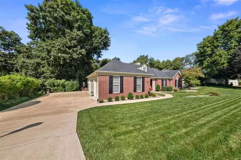 Exterior - 16014 Forest Valley Dr, Ballwin, MO 63021 photo 4 of 10