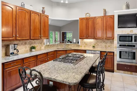 Kitchen - 16014 Forest Valley Dr, Ballwin, MO 63021 photo 4 of 6