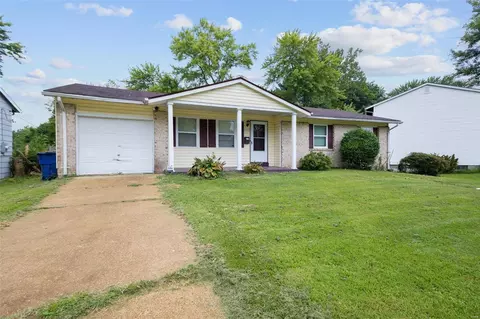 2255 Spoonwood Dr, Florissant, MO 63033