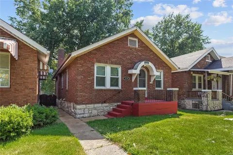 5224 Chippewa St, Saint Louis, MO 63109