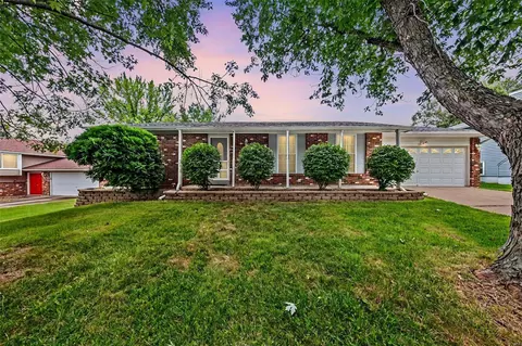 8 Foxboro Ct, Saint Peters, MO 63376