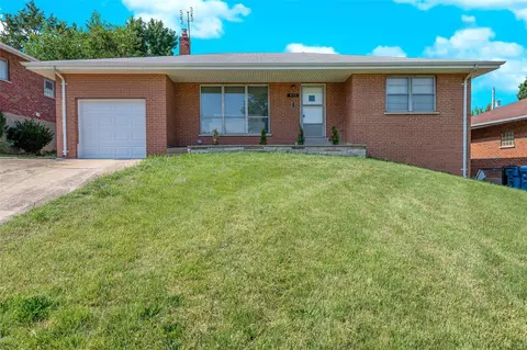 9133 Ranch Meadows Dr, Saint Louis, MO 63136