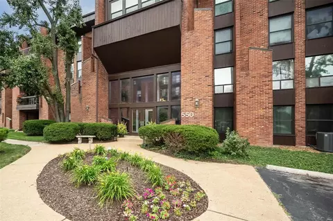 550 Coeur De Royale Dr #301, Creve Coeur, MO 63141