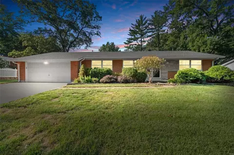 714 Delchester Ln, Saint Louis, MO 63122
