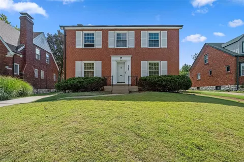 2948 Ridgeview Dr, Saint Louis, MO 63121