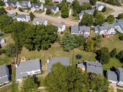 View/Area - 725 Oak Run Ln, Ballwin, MO 63021 photo 2 of 2