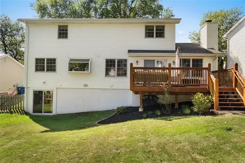 Exterior - 725 Oak Run Ln, Ballwin, MO 63021 photo 6 of 9