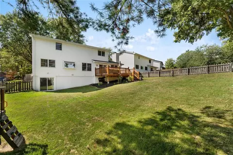 Exterior - 725 Oak Run Ln, Ballwin, MO 63021 photo 7 of 9