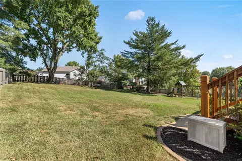 Exterior - 725 Oak Run Ln, Ballwin, MO 63021 photo 4 of 9