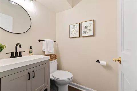 Bath - 725 Oak Run Ln, Ballwin, MO 63021 photo 1 of 4