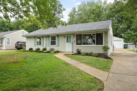 4139 Poepping St, Saint Louis, MO 63123