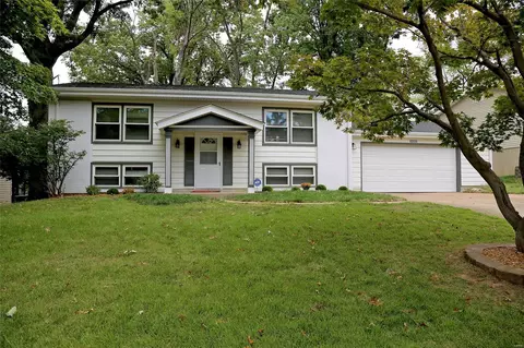 12539 Glenlea Dr, Maryland Heights, MO 63043