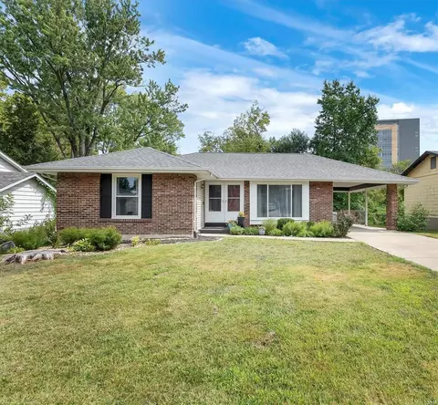1750 Roth Hill Dr, Maryland Heights, MO 63043