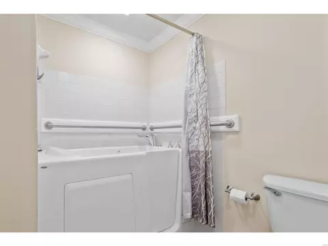 Bath - 981 Claytonbrook Dr, Ballwin, MO 63011 photo 4 of 4
