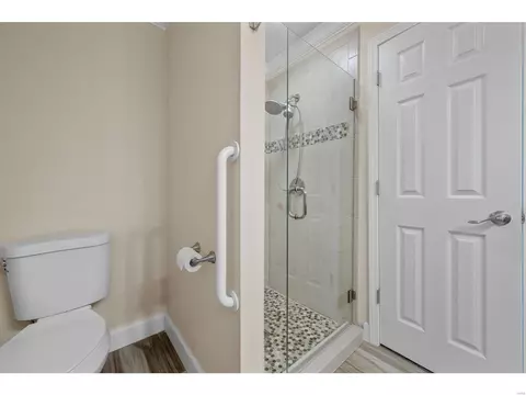 Bath - 981 Claytonbrook Dr, Ballwin, MO 63011 photo 2 of 4