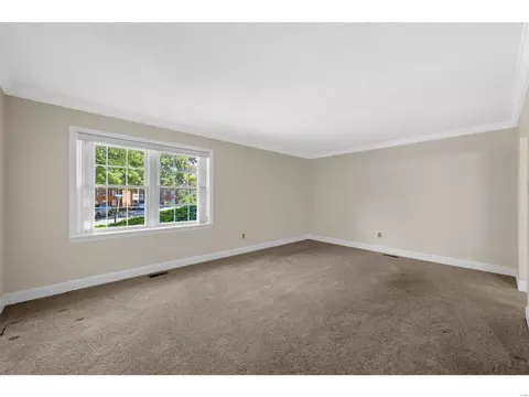 Living - 981 Claytonbrook Dr, Ballwin, MO 63011 photo 9 of 12