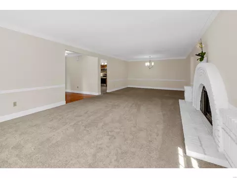 Living - 981 Claytonbrook Dr, Ballwin, MO 63011 photo 4 of 12