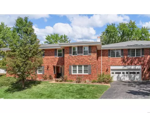 981 Claytonbrook Dr, Ballwin, MO 63011