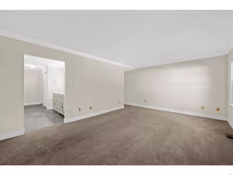 Living - 981 Claytonbrook Dr, Ballwin, MO 63011 photo 11 of 12
