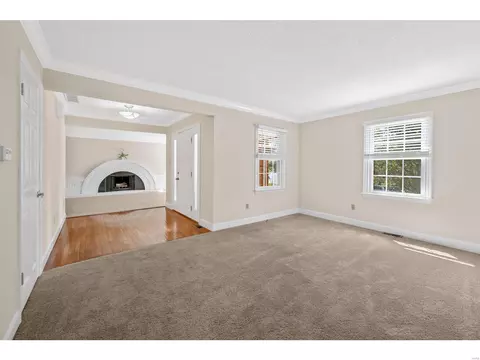 Living - 981 Claytonbrook Dr, Ballwin, MO 63011 photo 8 of 12