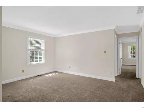 Living - 981 Claytonbrook Dr, Ballwin, MO 63011 photo 7 of 12