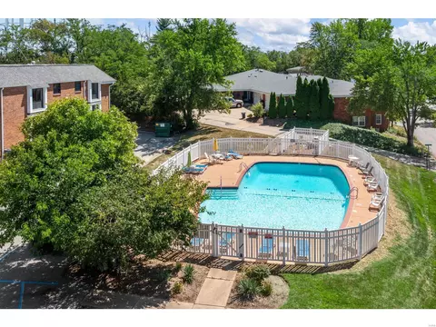 Exterior - 981 Claytonbrook Dr, Ballwin, MO 63011 photo 3 of 6