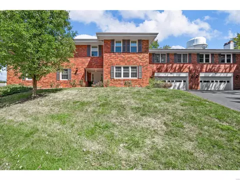 Exterior - 981 Claytonbrook Dr, Ballwin, MO 63011 photo 5 of 6