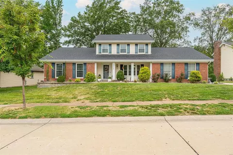 2179 Willow Ridge Ln, Chesterfield, MO 63017
