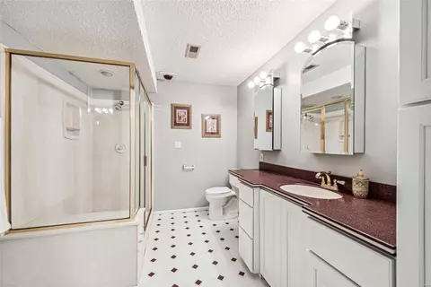 Bath - 556 Red Bridge Ct, Ballwin, MO 63021 photo 1 of 3