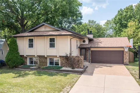 Exterior - 556 Red Bridge Ct, Ballwin, MO 63021 photo 2 of 10