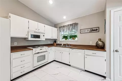 Kitchen - 556 Red Bridge Ct, Ballwin, MO 63021 photo 2 of 2