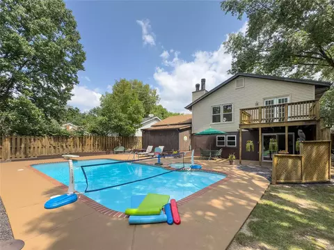 Exterior - 556 Red Bridge Ct, Ballwin, MO 63021 photo 6 of 10