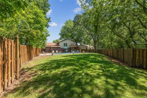 Exterior - 556 Red Bridge Ct, Ballwin, MO 63021 photo 3 of 10