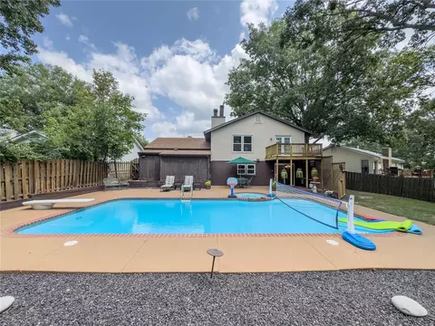 Exterior - 556 Red Bridge Ct, Ballwin, MO 63021 photo 7 of 10