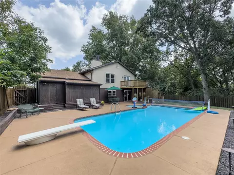 Exterior - 556 Red Bridge Ct, Ballwin, MO 63021 photo 8 of 10