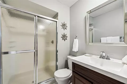 Bath - 556 Red Bridge Ct, Ballwin, MO 63021 photo 3 of 3