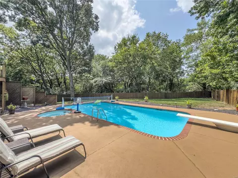 Exterior - 556 Red Bridge Ct, Ballwin, MO 63021 photo 9 of 10